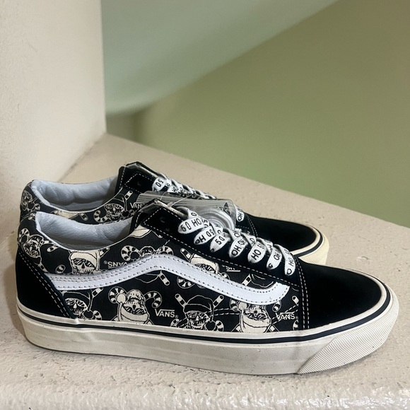 NWNT RARE Vans Men 50Th Limited Old Skool Pirates Pirate Santa, 36 REISSUE Men 9 - Picture 2 of 11